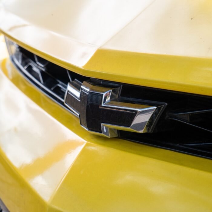 Chevrolet camaro SS yellow - Image 10