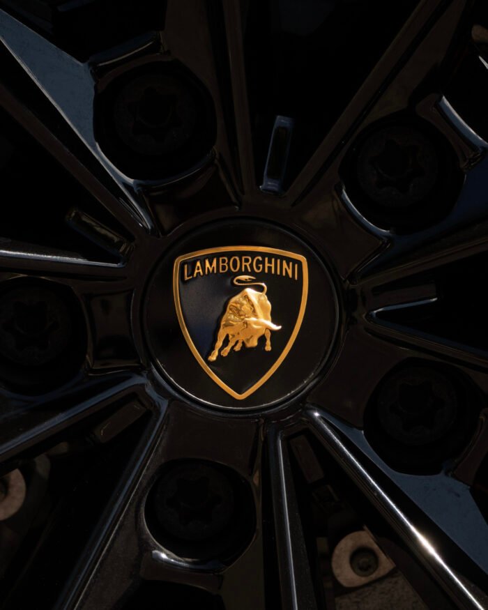 Lamborghini urus - Image 8